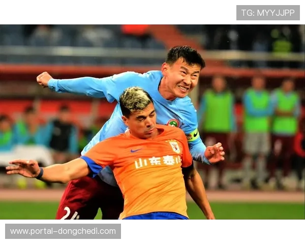 山东泰山主场0-0战平河南队，2025赛季首轮出现红牌转折点